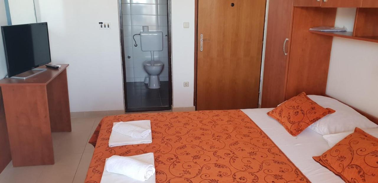 Kuca Pecine Panzió Metajna Kültér fotó